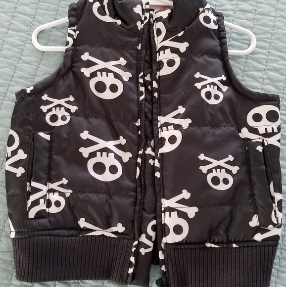 Skulls & bones vest - Picture 2 of 3